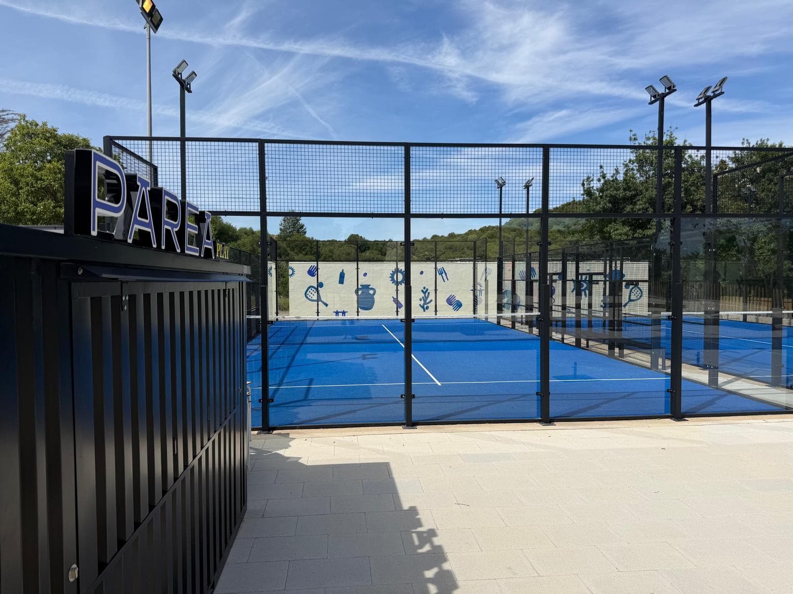 Campo de padel Parea com mural mediterranico